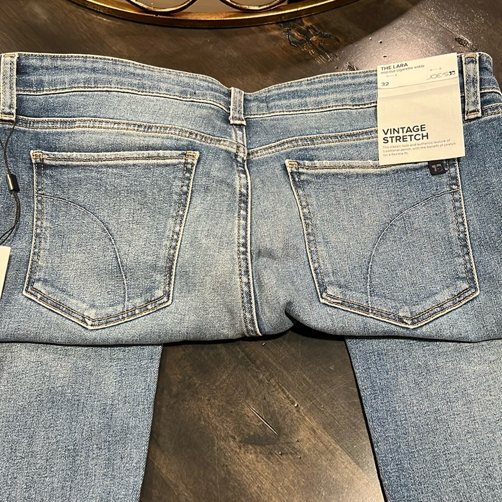 Brand NWT Joe’s Jeans “The Lara” mid rise cigarette ankle, vintage stretch.